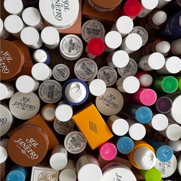 ✨ SOL DE JANEIRO MYSTERY BOX — Scents, Creams, Mists & More! 2X MSRP VALUE - Picture 7 of 14